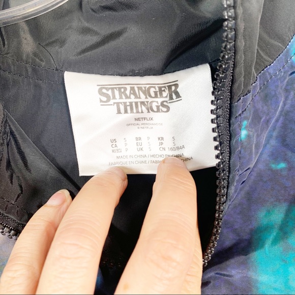 RARE STRANGER THINGS Crop Top Windbreaker Small - Picture 7 of 8